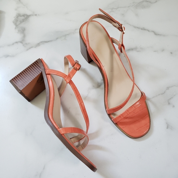 Halston Coral Strappy Block Heel Sandals Sz 9 Vegan Leather Croc - Picture 10 of 10